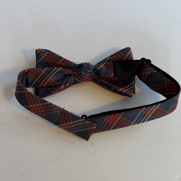 jf j.ferrar Black and Red Tartan Plaid Bow Tie - Picture 4 of 4